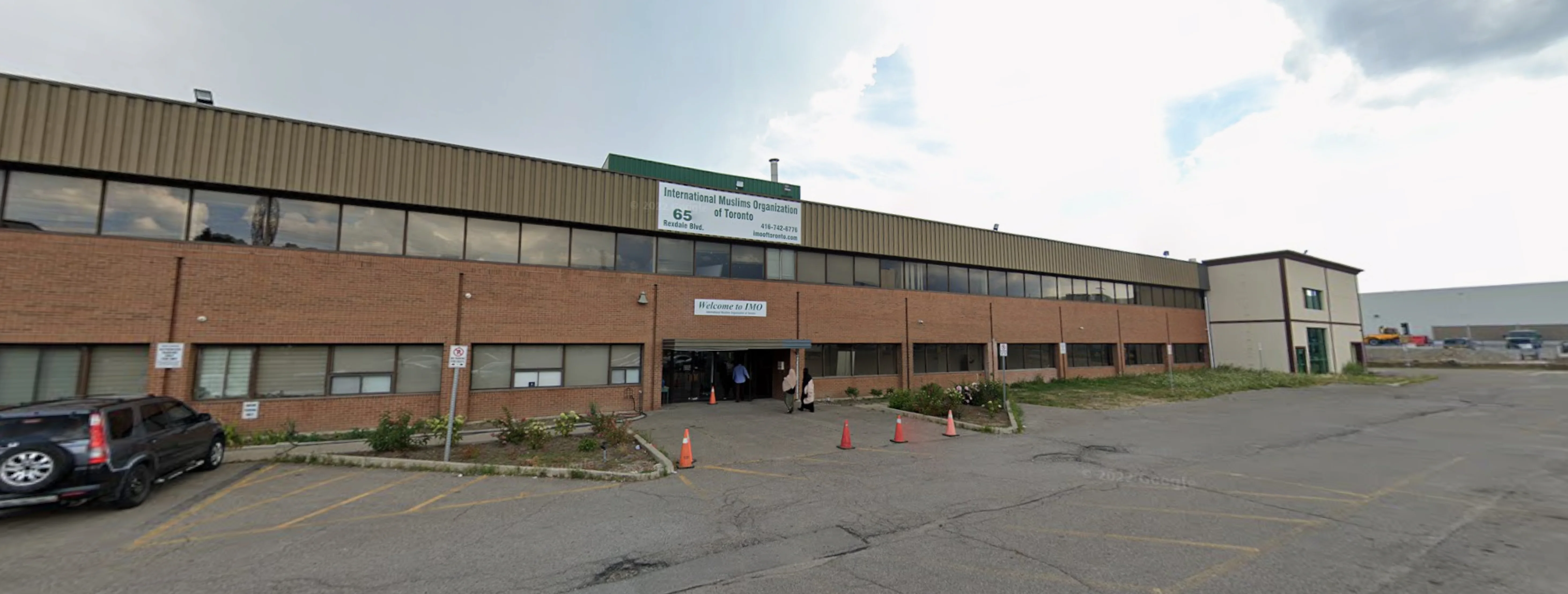 Exterior view of International Muslims Organization Etobicoke building
